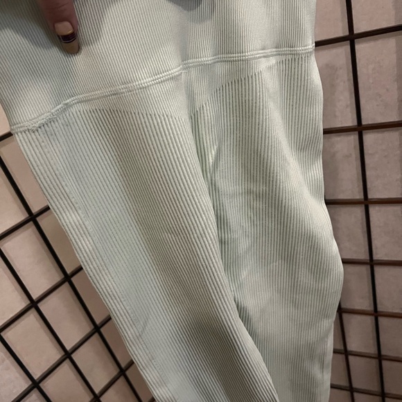 Cute but doesn’t fit me, size small - Picture 2 of 4